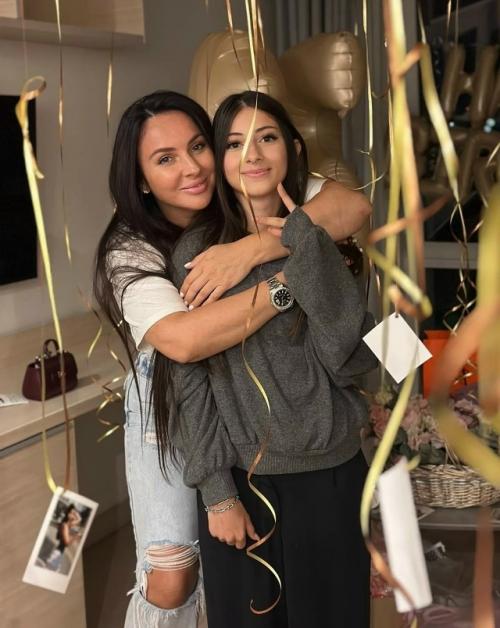 Михаил галустян с женой воссоединились на дне рождения дочери. 01