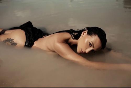 Добрый день!  Я модель агенства Neon Model Agency. 02