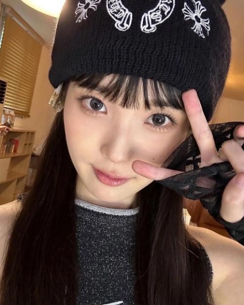 АйЮ iu очаровала фанатов новыми фото с чёлкой. 01