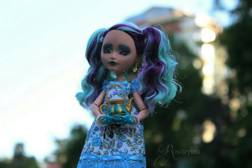 Передумала выставлять на ебей, так как столько заморочек. 03