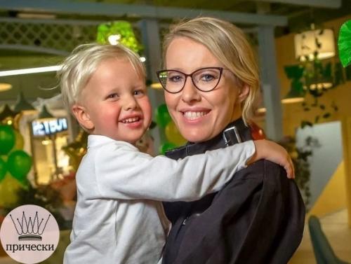 Ксения Собчак и ее малолетний сын, какой красивенький мальчик. 03