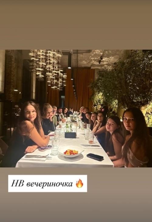 Михаил галустян с женой воссоединились на дне рождения дочери. 02