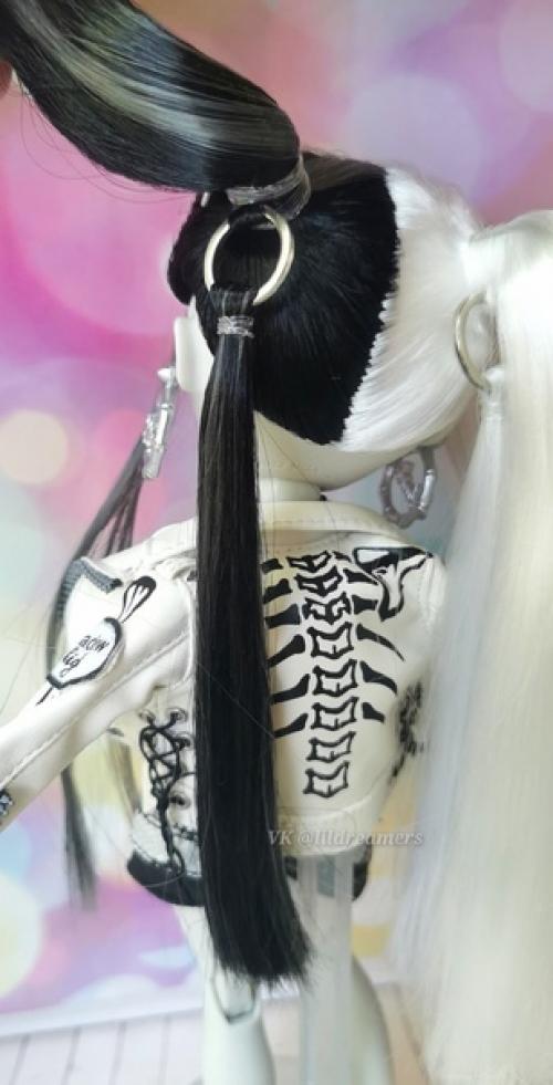 Решила сделать больше детальных фото Хизер в первом аутфите, вдруг поможет кому определиться с выбором куколки Shadow High. 06