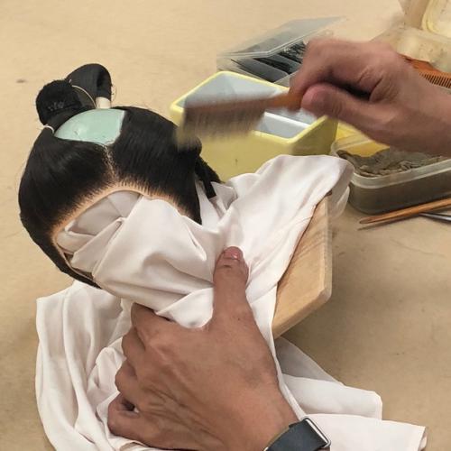 День причёсок в музее моды и косметики пола в Хаконе. 07