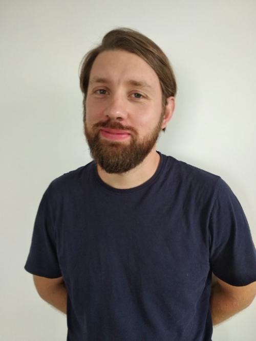 Недавно сказал жене, что у меня прически меняются чаще, чем у всех других членов семьи вместе взятых. 01