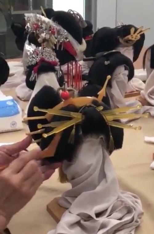 День причёсок в музее моды и косметики пола в Хаконе. 01