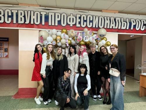 День парикмахера - это тот праздник, который на государственном уровне не отмечается и, естественно, официальным выходным не является. 01