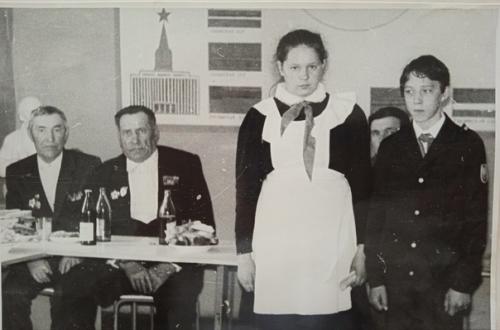 У всех есть воспоминания о дне школьного фото - выбор идеального наряда, усердная работа над прической и отработка вашей лучшей улыбки. 07