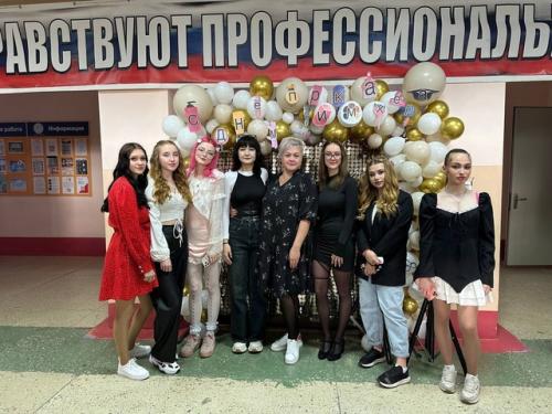 День парикмахера - это тот праздник, который на государственном уровне не отмечается и, естественно, официальным выходным не является. 03