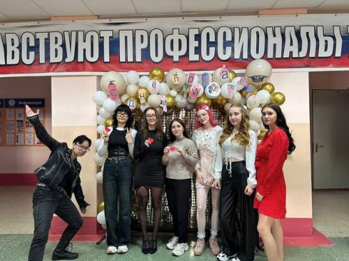 День парикмахера - это тот праздник, который на государственном уровне не отмечается и, естественно, официальным выходным не является. 06