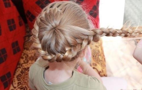 Красивая прическа из длинных волос. 07