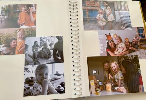 Каждые пять лет я дарю девочкам фотоальбомы с воспоминаниями за это время. 02
