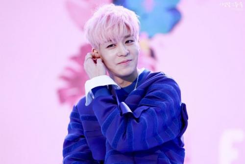 Розовые волосы кан сонхуна? 01 Розовые волосы кан сонхуна? 01