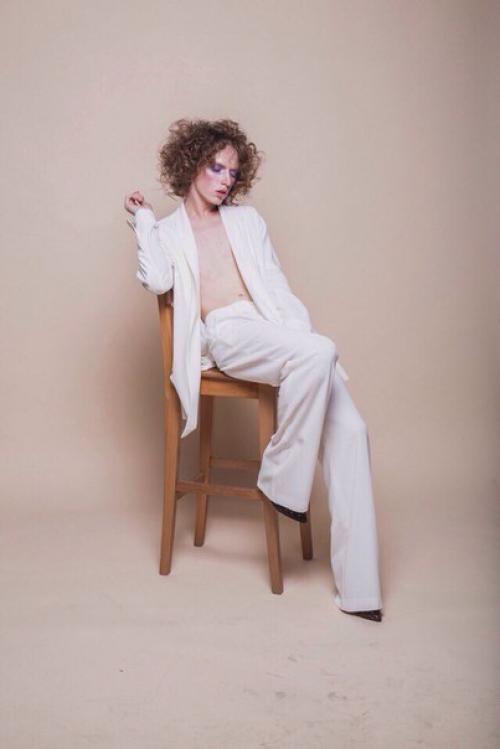 Легкая жизнь ничему не учит. 01