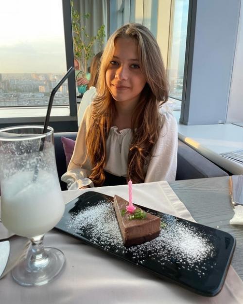 Второй год подряд день рождения дочери с опозданием, потому что мама! 01