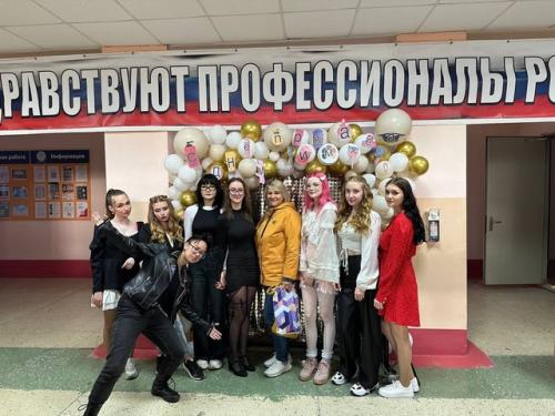 День парикмахера - это тот праздник, который на государственном уровне не отмечается и, естественно, официальным выходным не является. 05