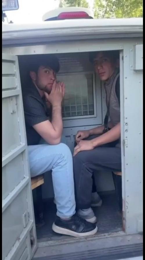 В Красноярске после праздника Культуры Таджикистана задержали двух таджиков. 01