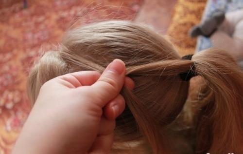 Красивая прическа из длинных волос. 03