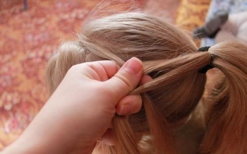 Красивая прическа из длинных волос. 04