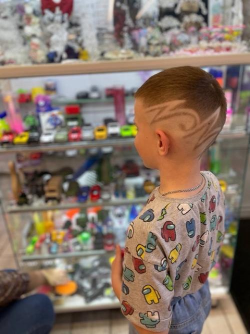 Внимание!  Только в том случае, если ваш ребенок давно хочет крутую стрижку, то это знак. 01