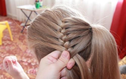 Красивая прическа из длинных волос. 05