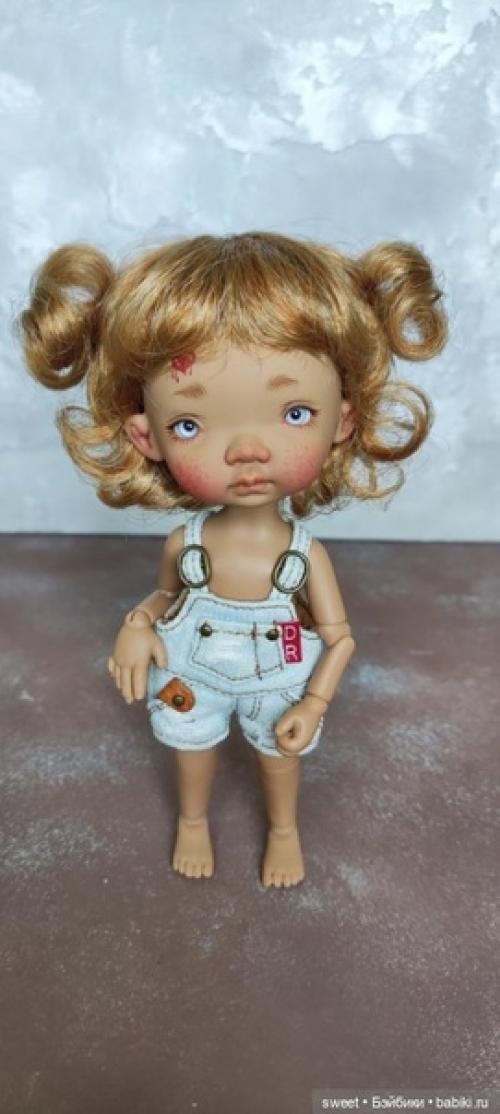 Продам парички размер 6-7, промахнулась с размером очень хотелось и мечталось, но на голову об 11 объём 14 см велики. 01