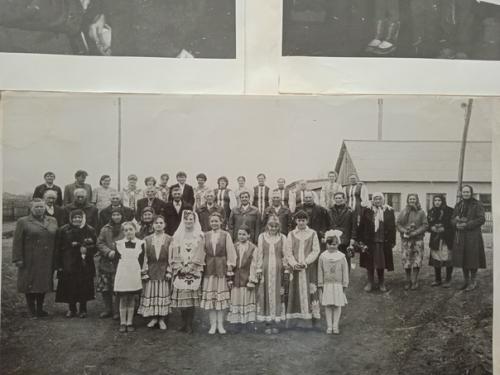 У всех есть воспоминания о дне школьного фото - выбор идеального наряда, усердная работа над прической и отработка вашей лучшей улыбки. 08