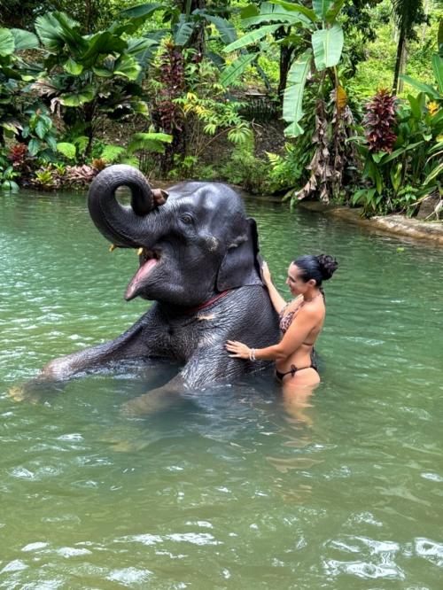 Получили много порций новых впечатлений, прямо столько, что их еще переваривать и переваривать. 04