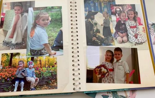 Каждые пять лет я дарю девочкам фотоальбомы с воспоминаниями за это время. 03