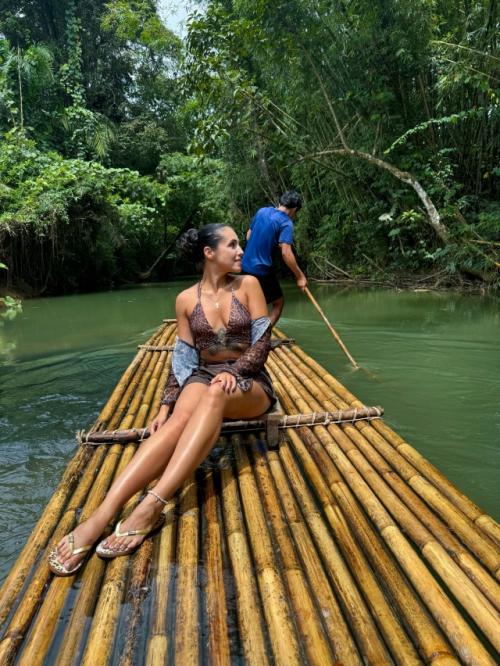 Получили много порций новых впечатлений, прямо столько, что их еще переваривать и переваривать. 08