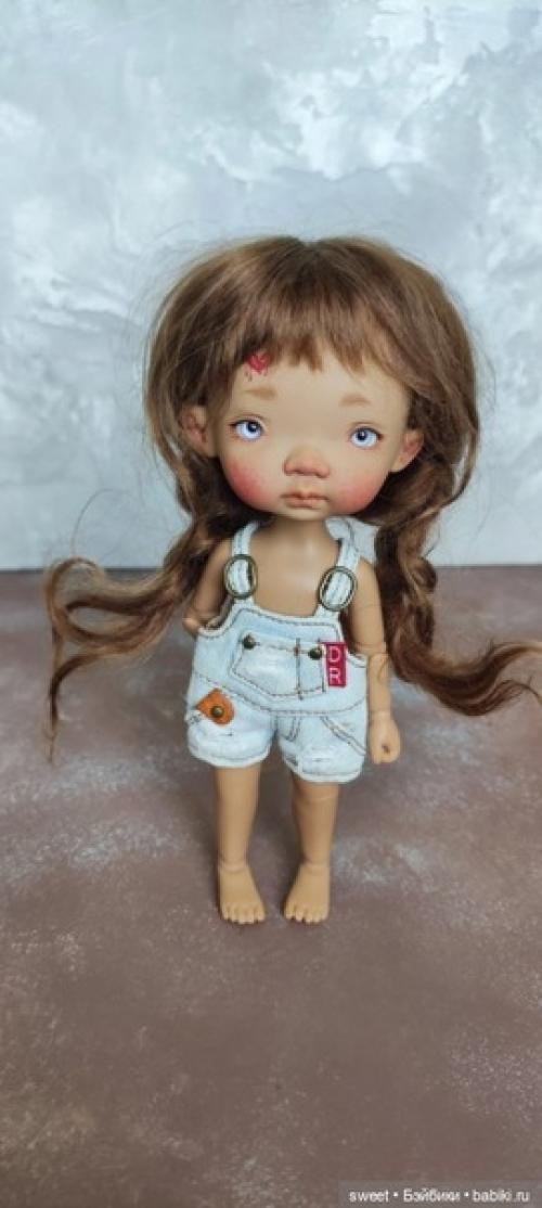 Продам парички размер 6-7, промахнулась с размером очень хотелось и мечталось, но на голову об 11 объём 14 см велики. 02