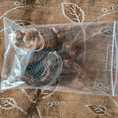 Продам парички размер 6-7, промахнулась с размером очень хотелось и мечталось, но на голову об 11 объём 14 см велики. 03