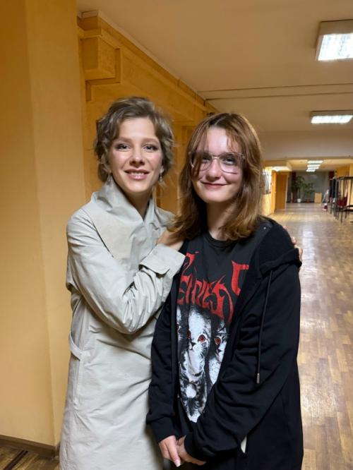 Делать прическу Лизе Арзамасовой к спектаклю Ночь её Откровений было чрезвычайно приятно и легко, невероятно нежная и мягкая девушка. 01