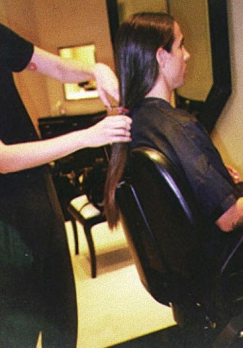 Ровно 25 лет назад, 21 сентября 1998 года, поздно ночью Энтони кидис решил избавиться от своей длинной шевелюры. 02