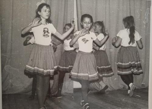 У всех есть воспоминания о дне школьного фото - выбор идеального наряда, усердная работа над прической и отработка вашей лучшей улыбки. 02