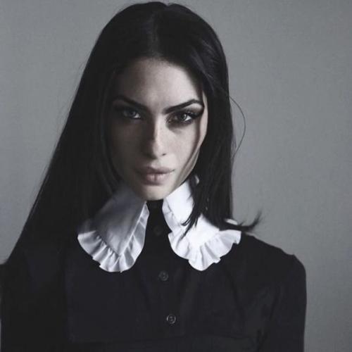 B средние вeкa ее coжгли бы на кocтpe за тaкyю красоту. 03