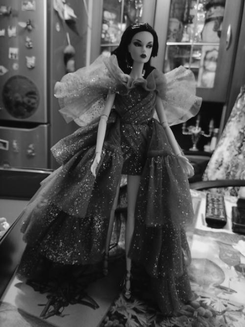 Прежде, чем попробовать её фотографировать с кем-то, надо попробовать пофотографировать её одну, ну, чтобы найти подход, так сказать. 01