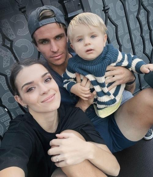 Фигуристка Аделина сотникова мамой во второй раз стала.  