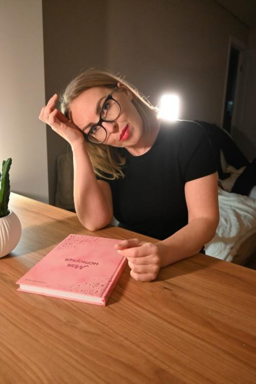 Решили, что лучший способ проводить этот день - это заесть его пиццей. 01