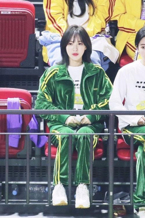 Похоже, что аура Вэнди поменялась после того, как она сменила причёску. 03