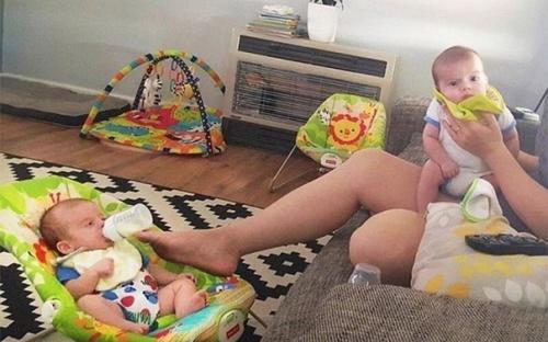 Муж:   - Ты опять сидела весь день дома и ничего не делала? 03