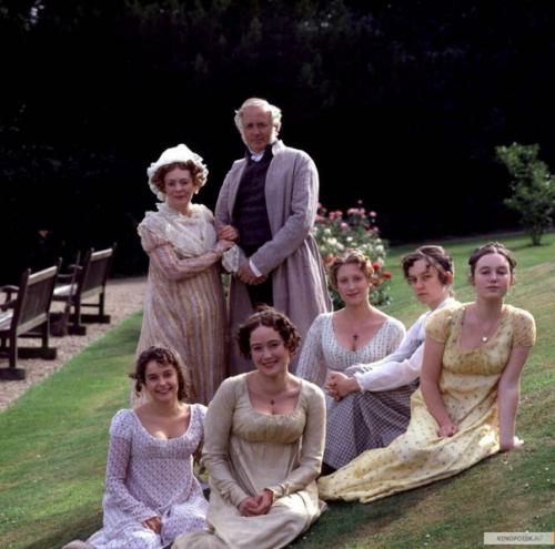 В новом же фильме решили отличиться и отодвинуть время действия романа к концу 18 века, ссылаясь на то, что роман был написан именно в 1797 году. 01 В новом же фильме решили отличиться и отодвинуть время действия романа к концу 18 века, ссылаясь на то, что роман был написан именно в 1797 году. 01