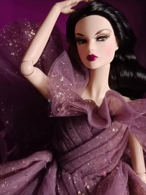 Прежде, чем попробовать её фотографировать с кем-то, надо попробовать пофотографировать её одну, ну, чтобы найти подход, так сказать. 07