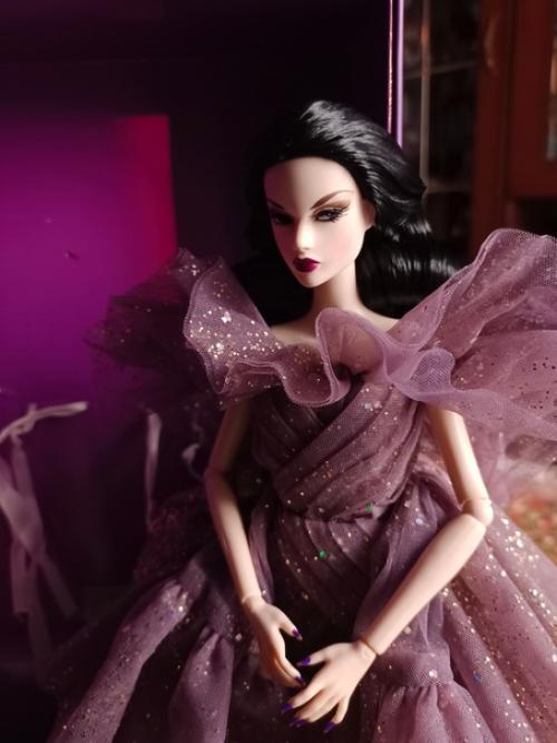 Прежде, чем попробовать её фотографировать с кем-то, надо попробовать пофотографировать её одну, ну, чтобы найти подход, так сказать. 02