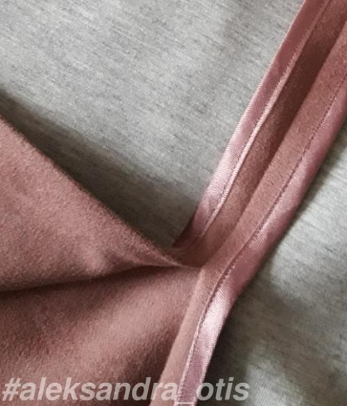 В том случае, если вы хотите универсальное платье, такое, чтобы и на корпоративе блистать и на работу потом ходить, то я вас огорчу. 03