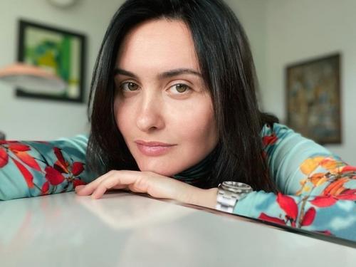 У басты очень красивая жена! 01