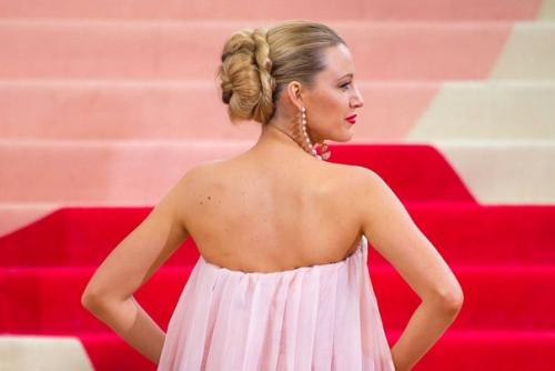 Блейк лайвли - одна из тех знаменитостей, которым далеко не для каждого светского выхода нужен стилист. 01