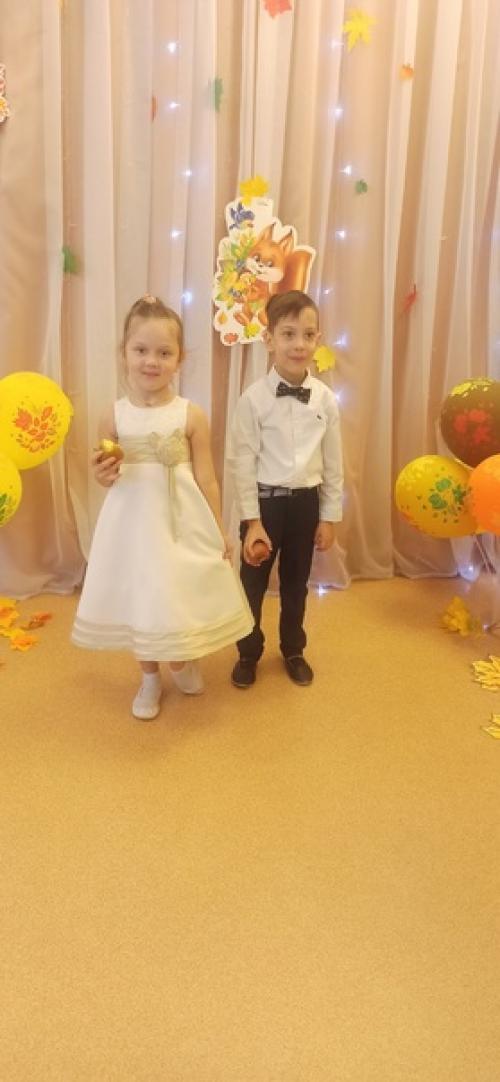 Мама, у всех уже есть женихи. 01