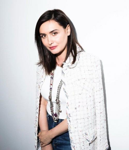 У басты очень красивая жена! 04