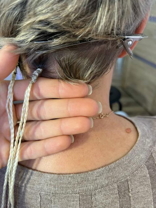 Только в том случае, если вы по какой-то причине не смогли заплести косы зи - зи летом, их обязательно нужно заплести осенью. 03